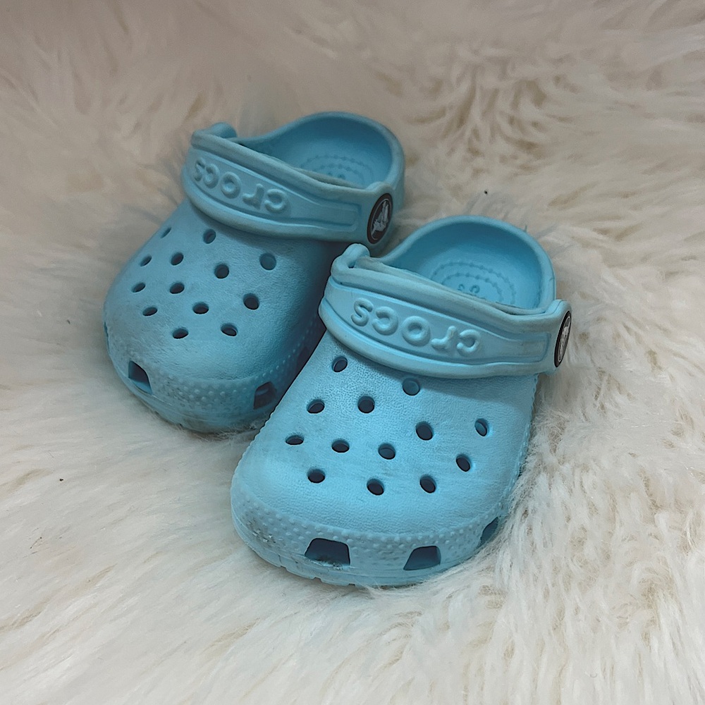 Crocs toddler size 5: color blue